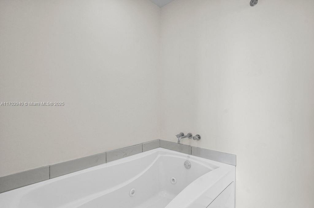 55 SE 6th St # 3703