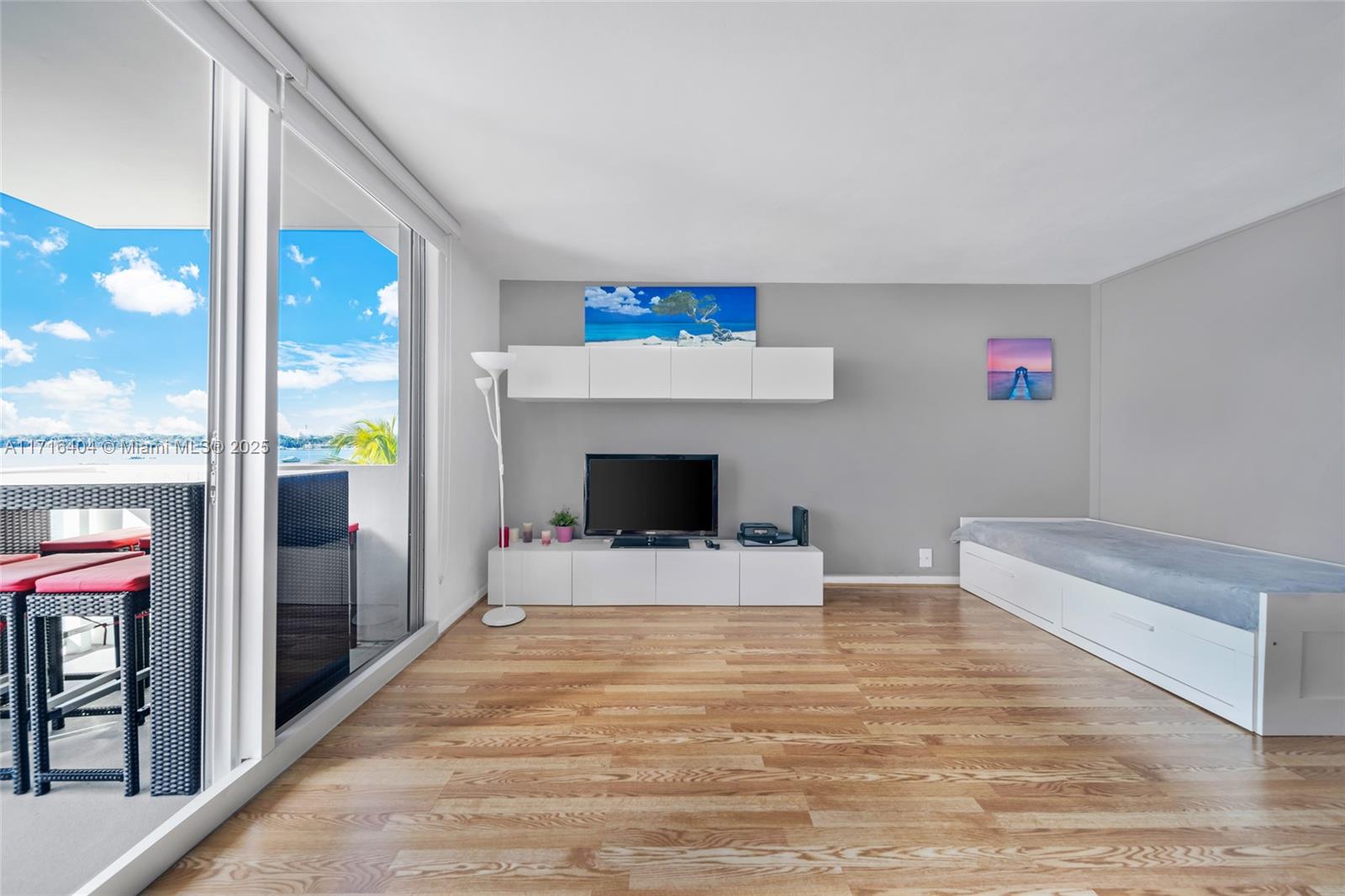 1200 West Ave # 327