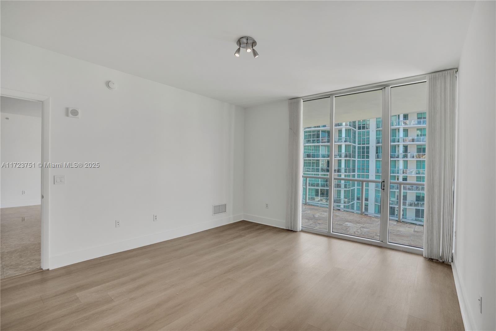 3131 NE 188th St # 803 Unit: 2-803