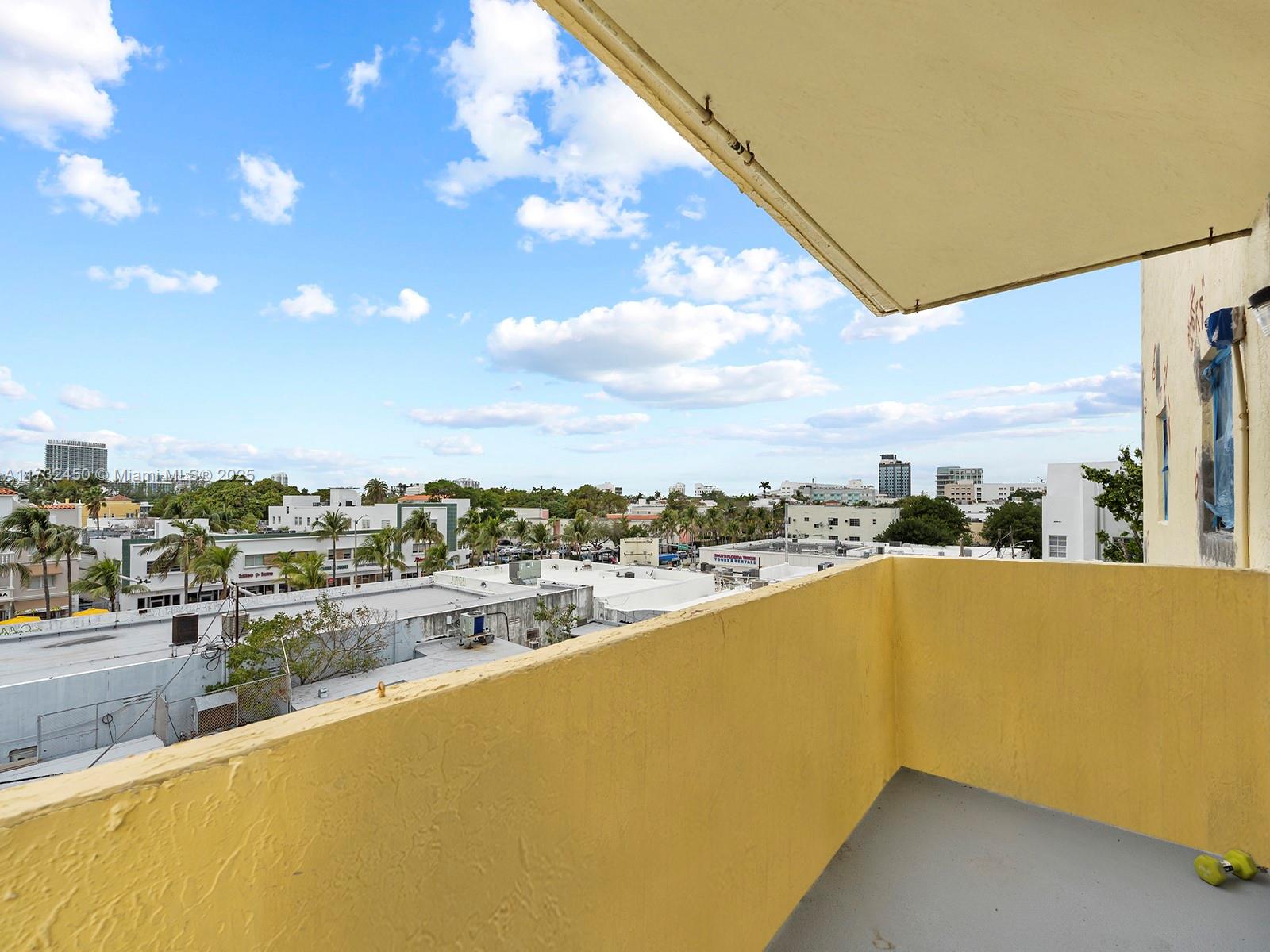 1334 Collins Ave # 504