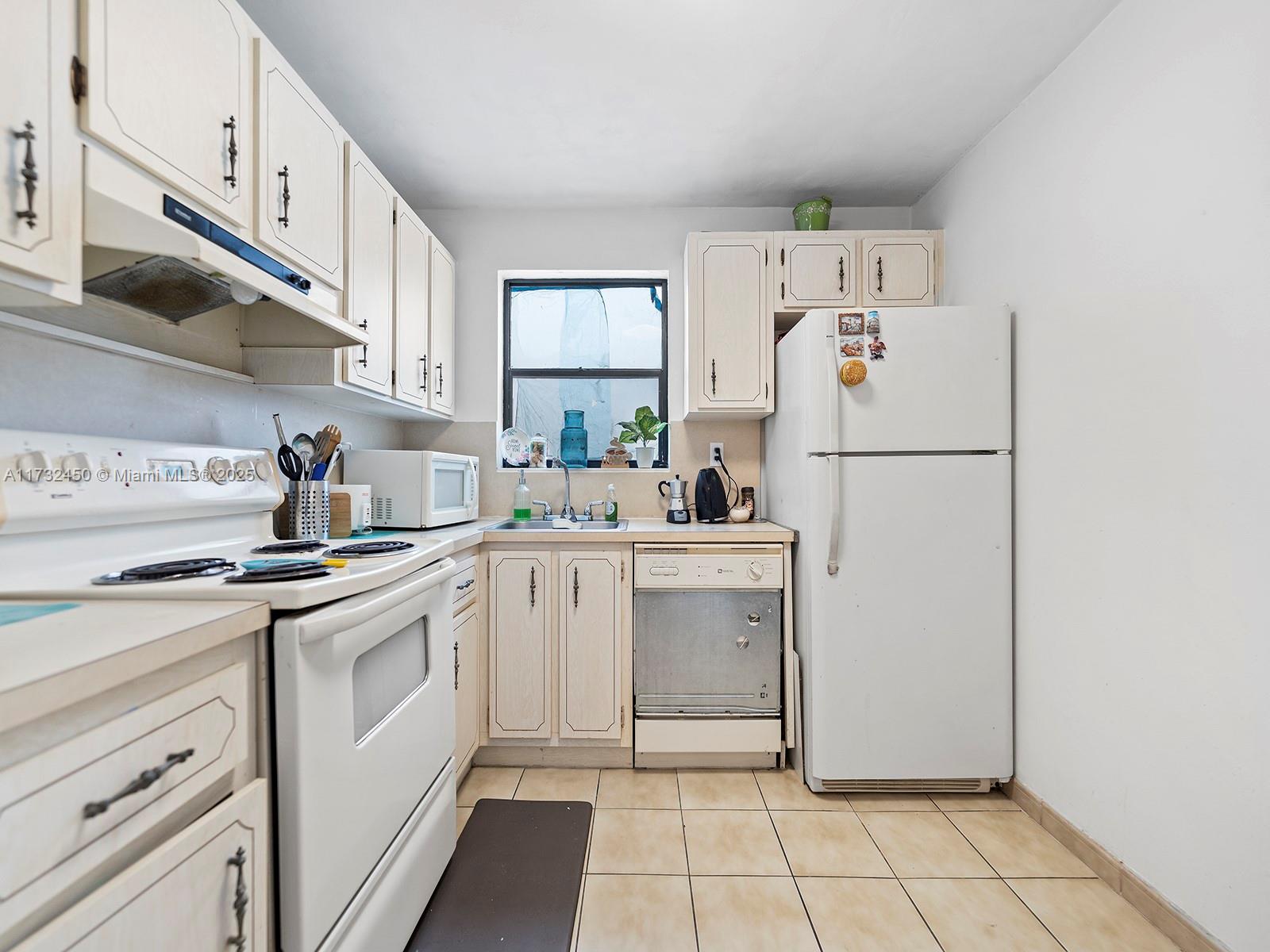 1334 Collins Ave # 504
