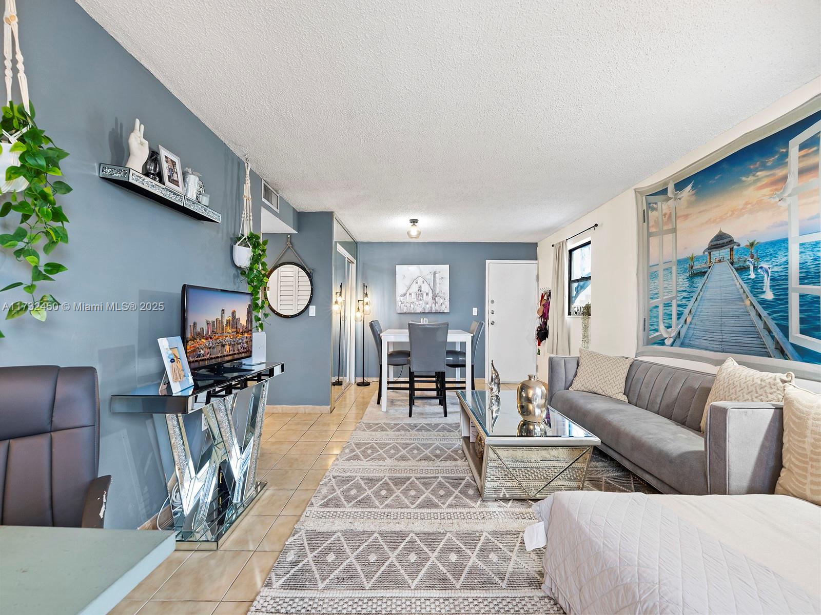 1334 Collins Ave # 504