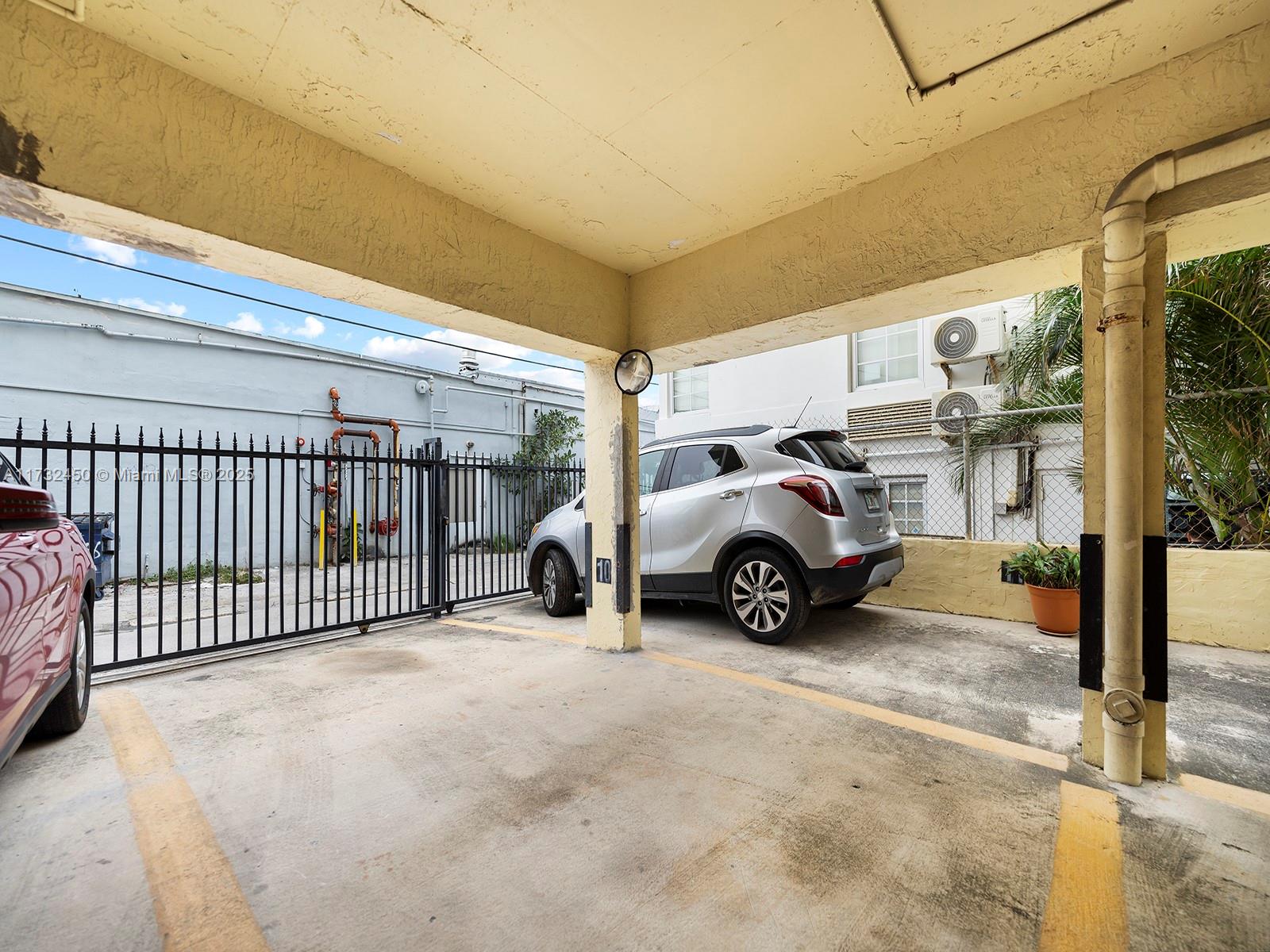 1334 Collins Ave # 504