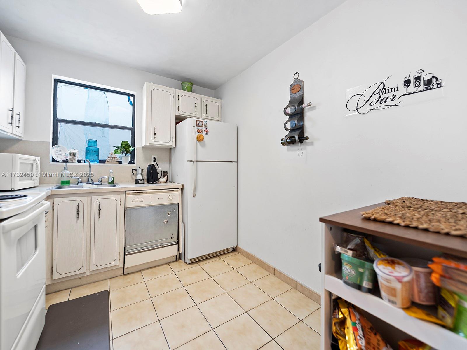 1334 Collins Ave # 504