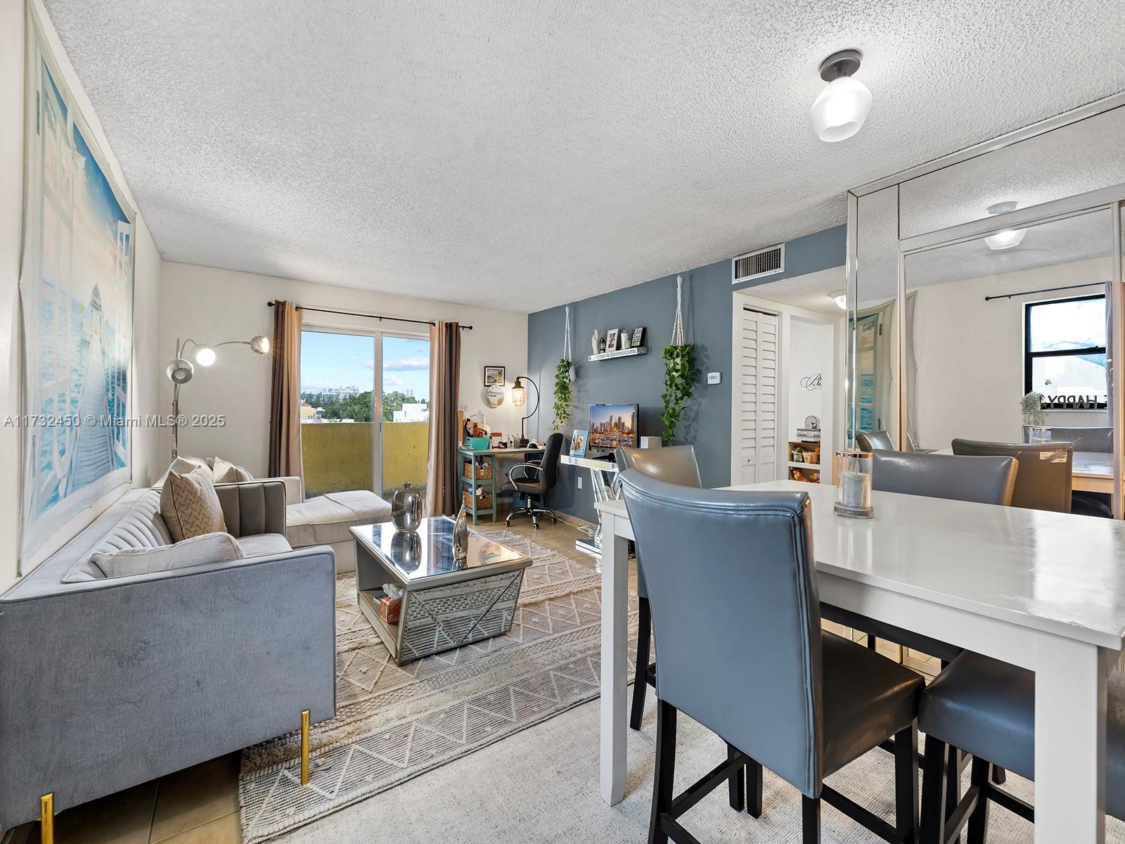 1334 Collins Ave # 504