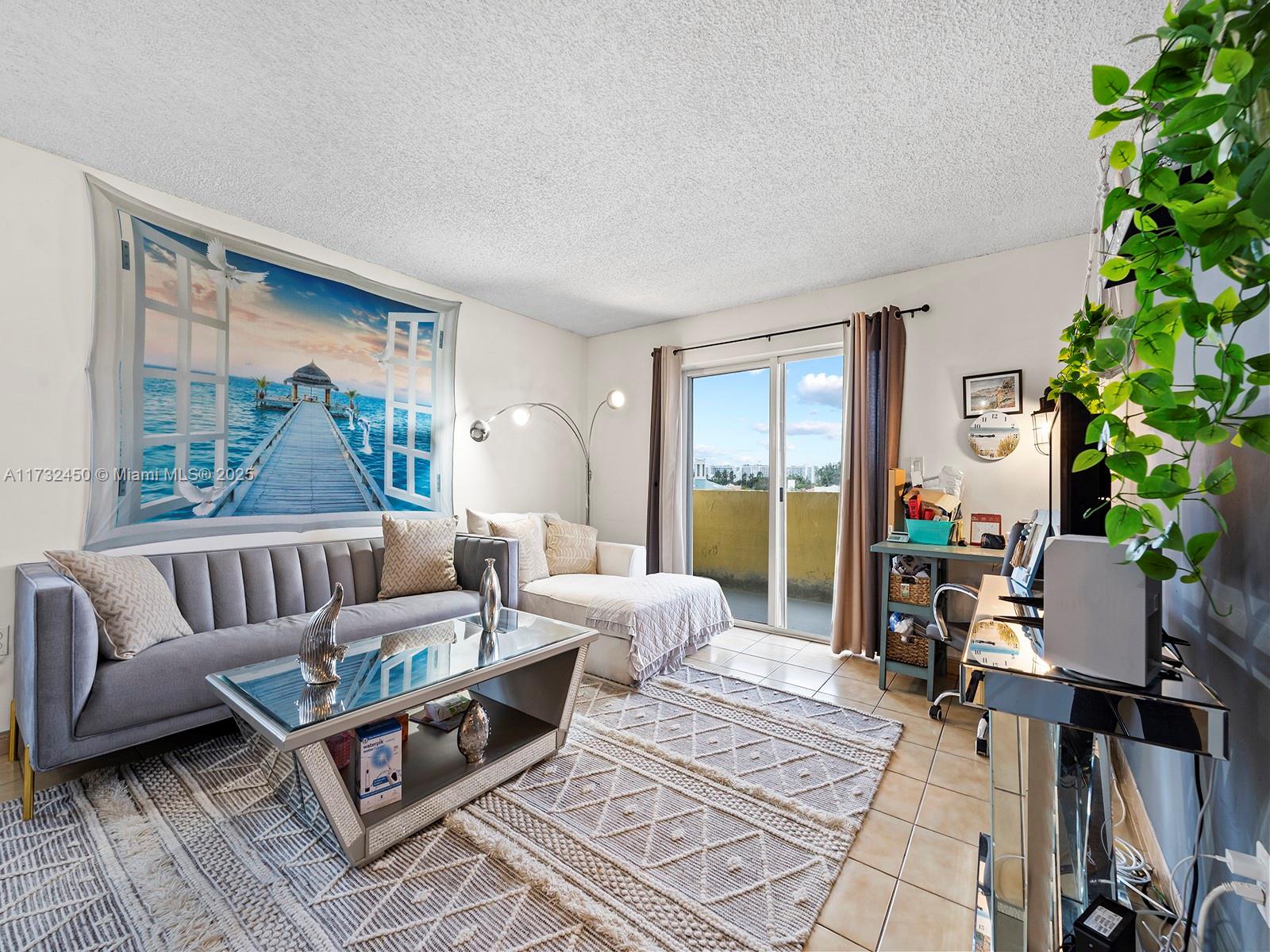 1334 Collins Ave # 504