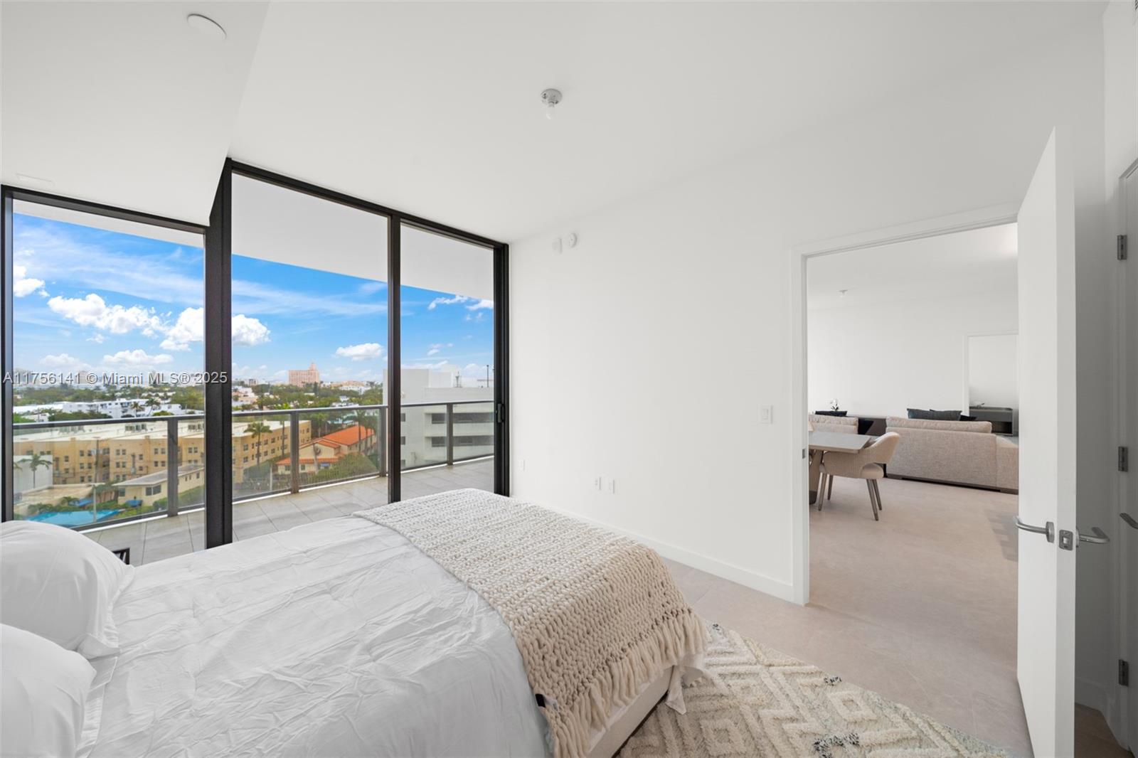 500 Alton # 907