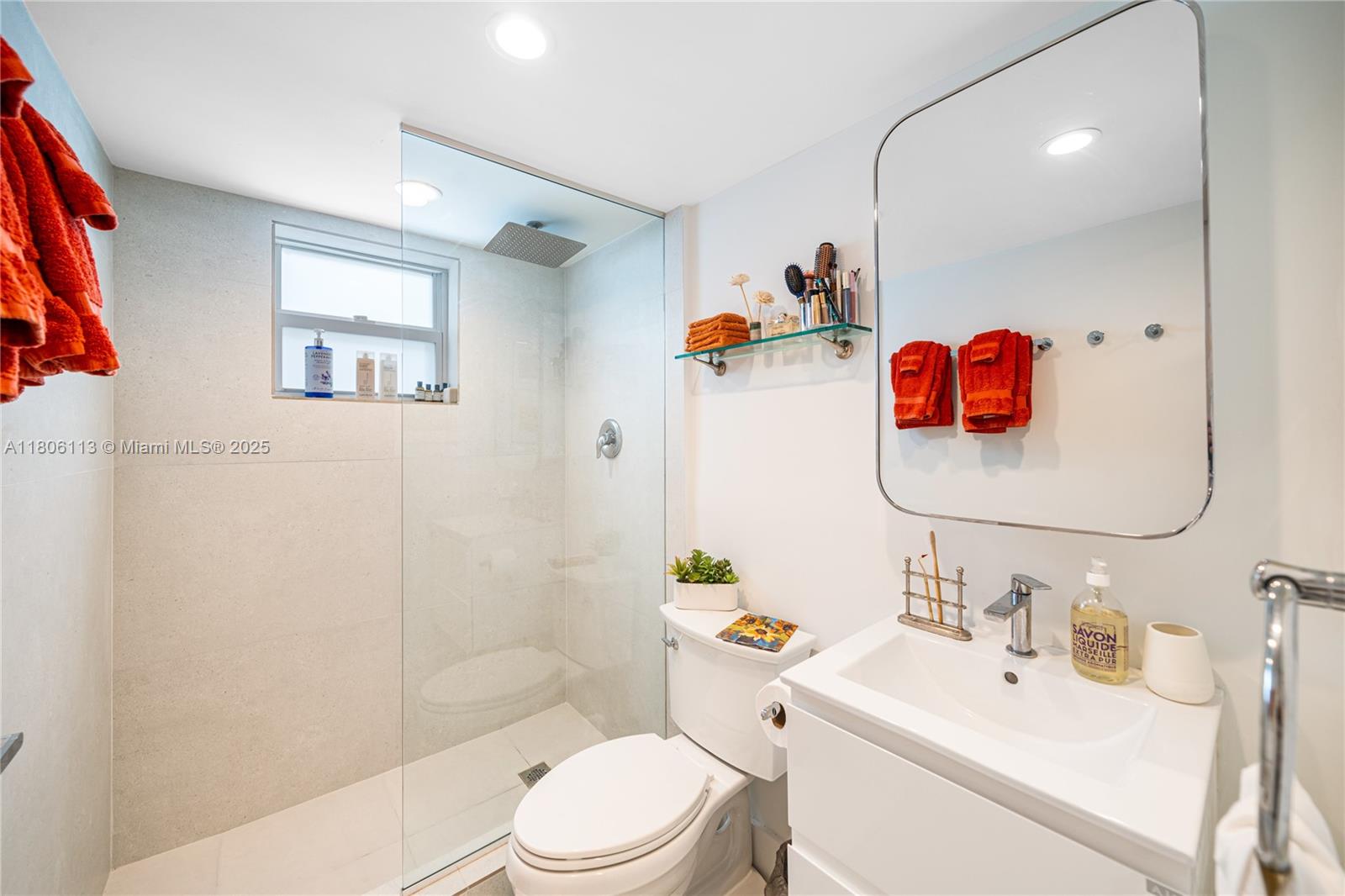 61 Collins Ave # 304