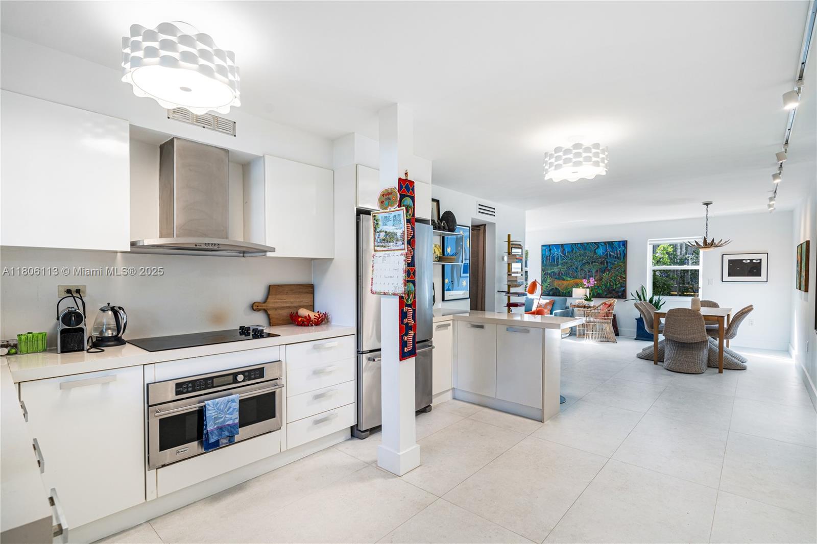 61 Collins Ave # 304