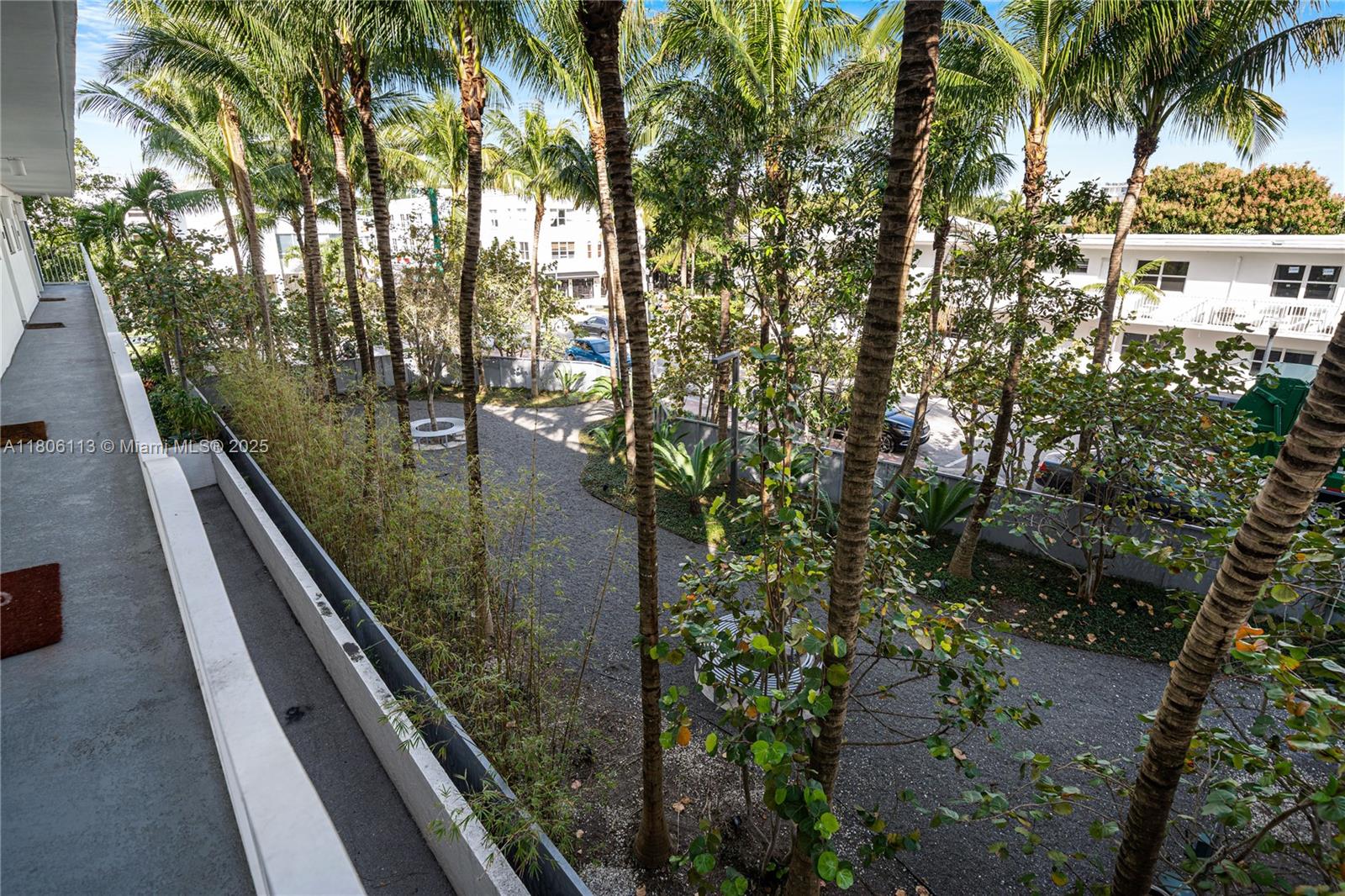 61 Collins Ave # 304