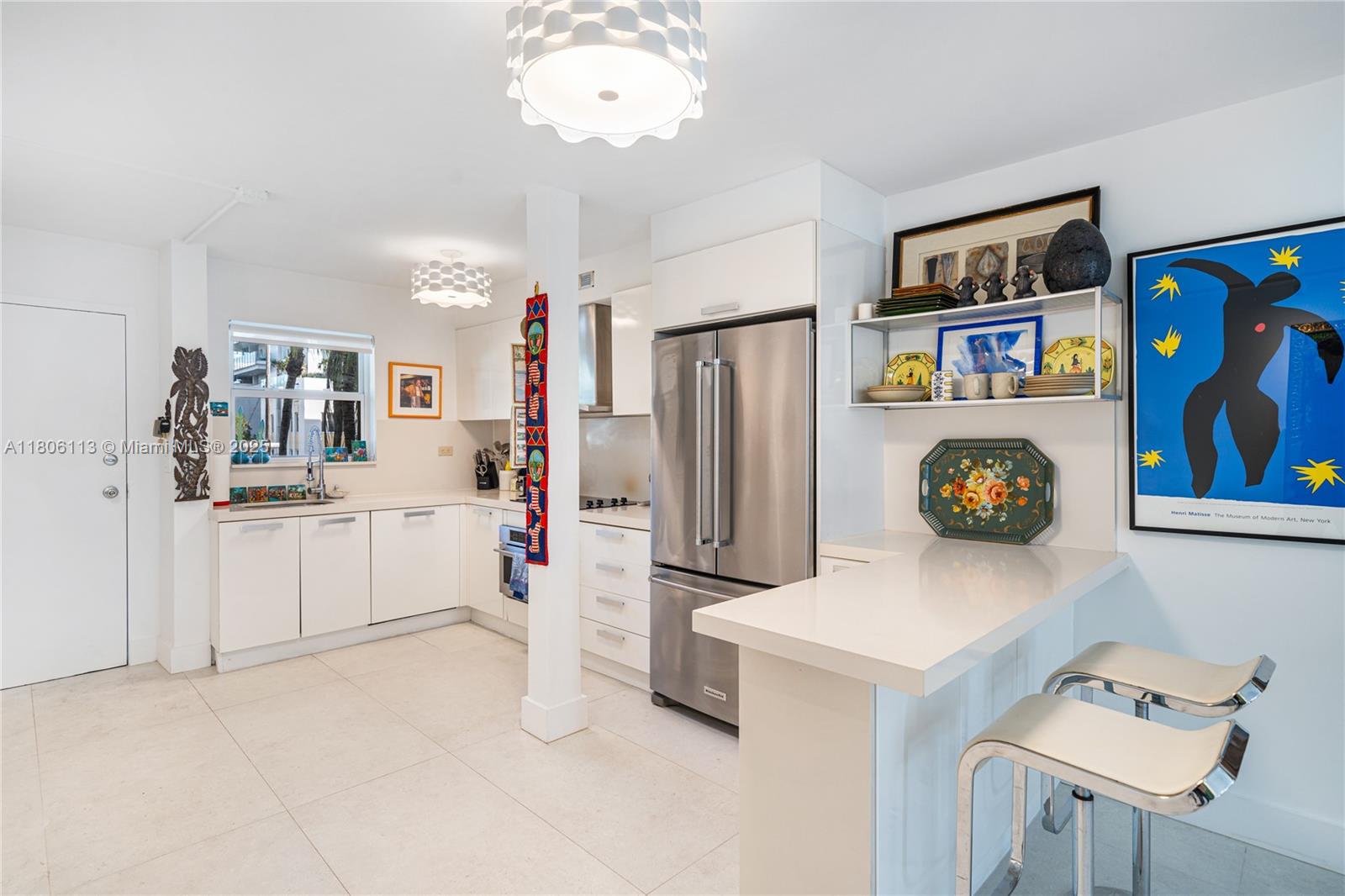 61 Collins Ave # 304
