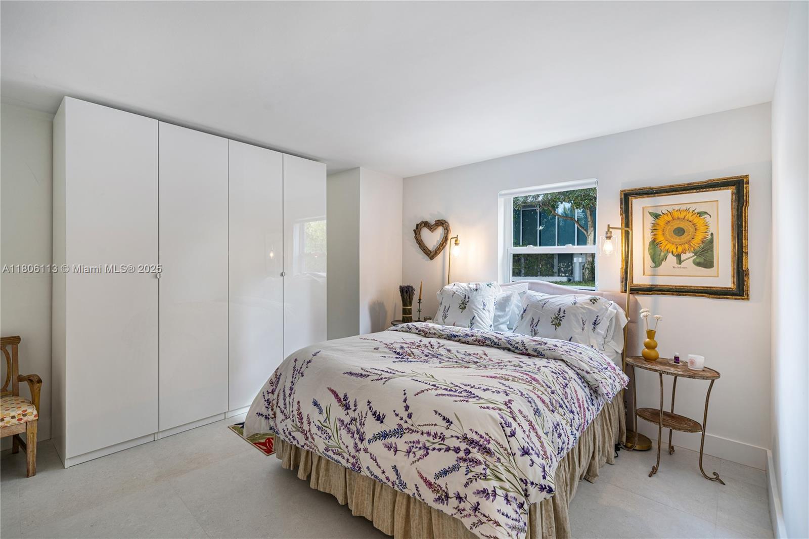 61 Collins Ave # 304
