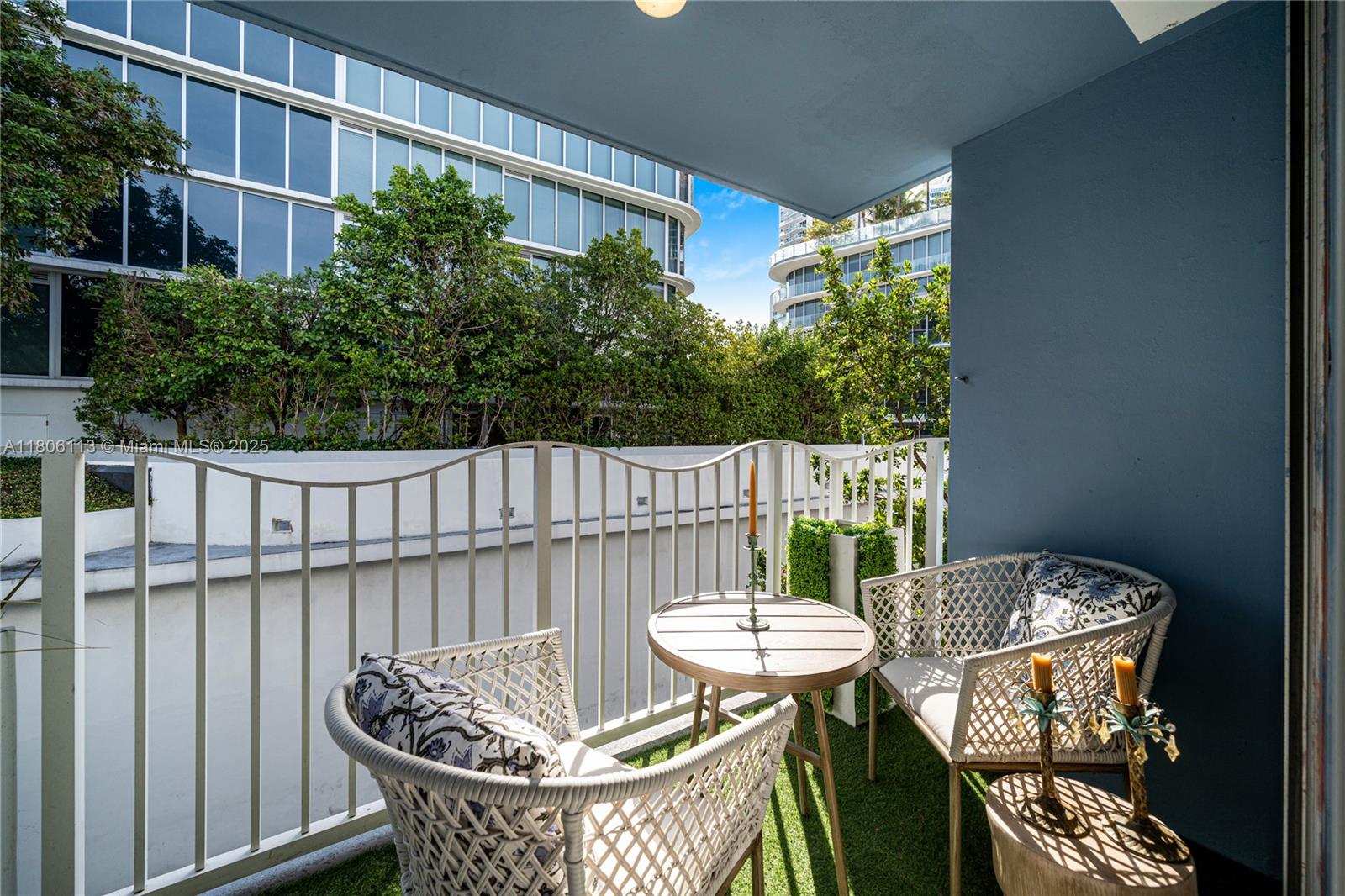 61 Collins Ave # 304