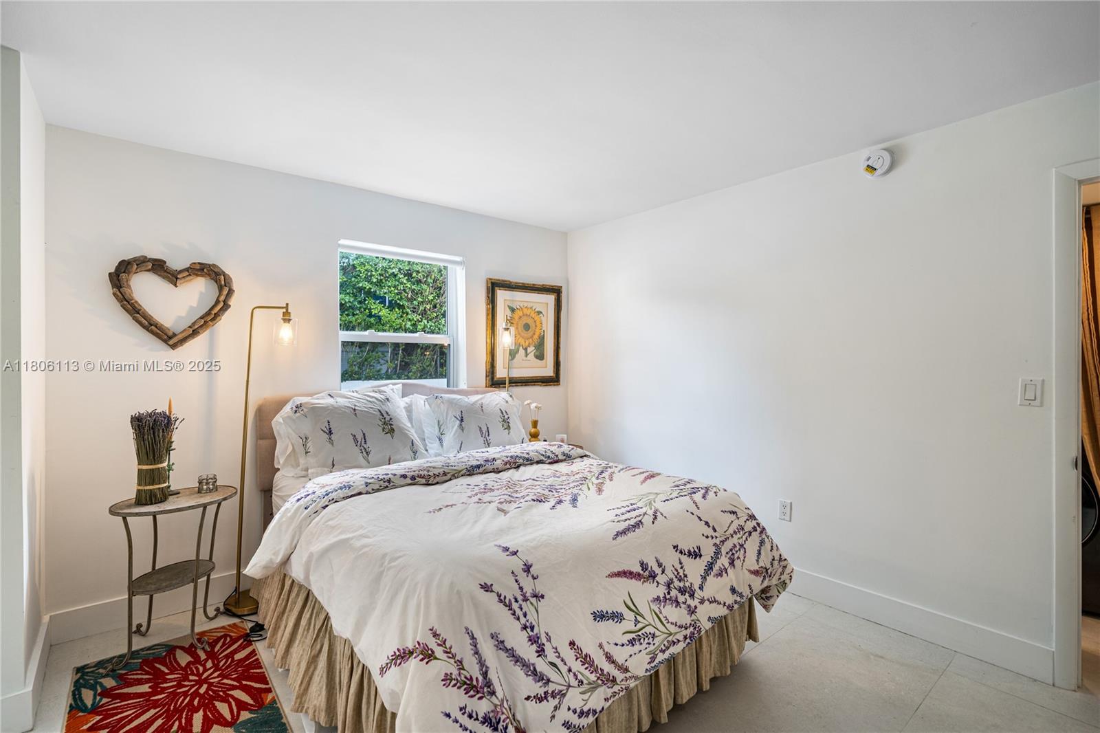 61 Collins Ave # 304