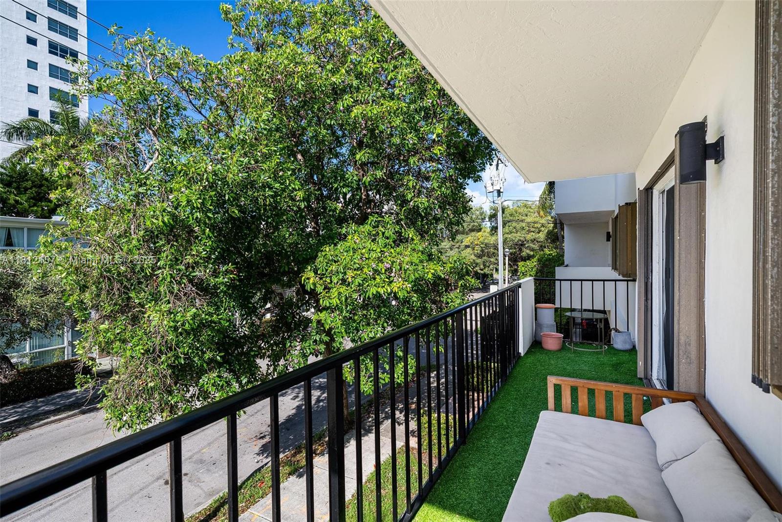 1900 Meridian Ave # 204