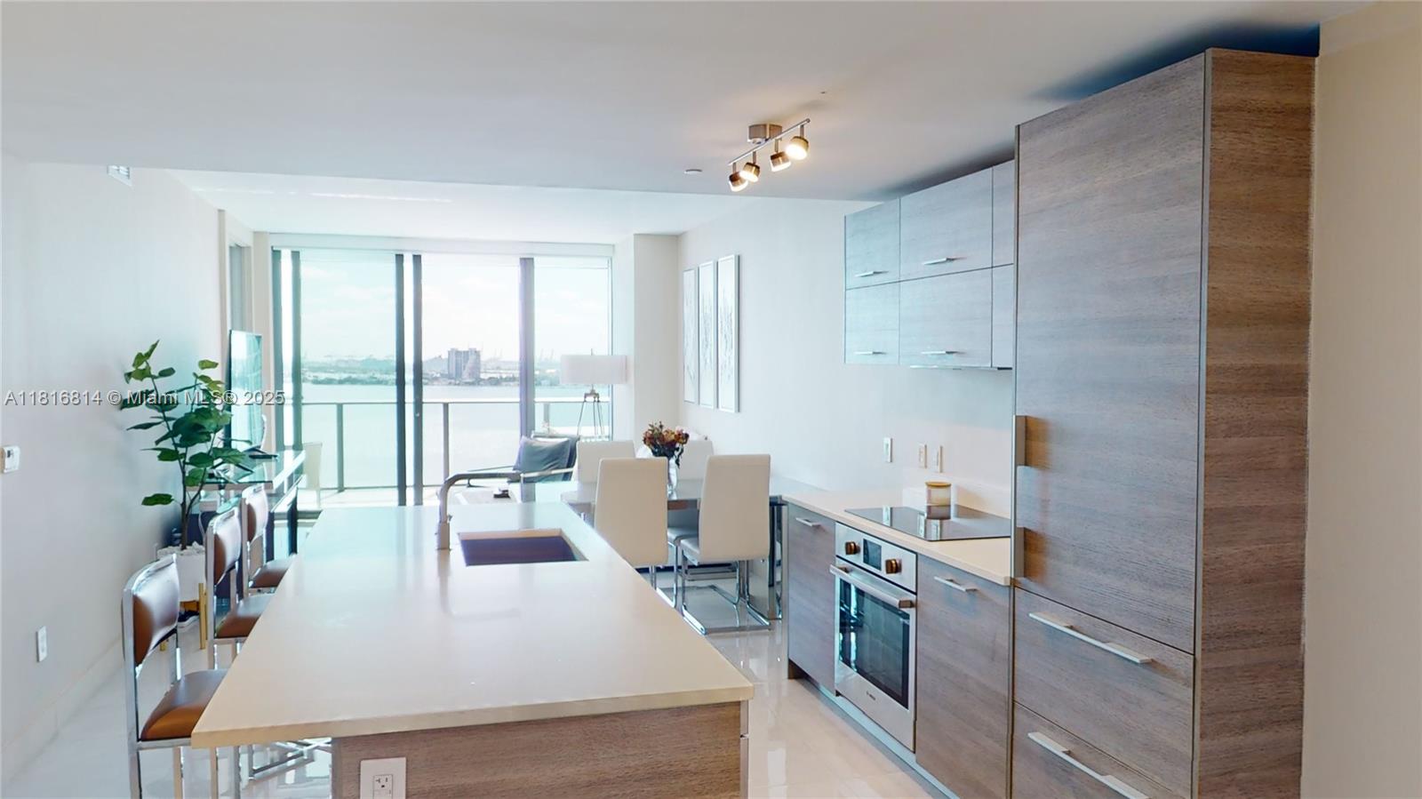 650 NE 32nd St # 2005, Miami Unit: 2005