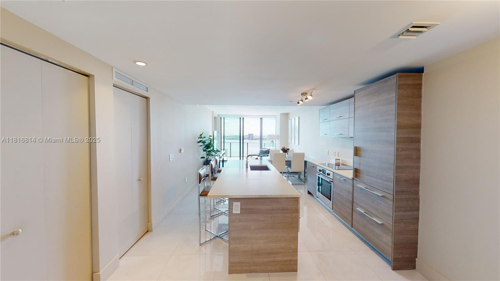 650 NE 32nd St # 2005, Miami Unit: 2005