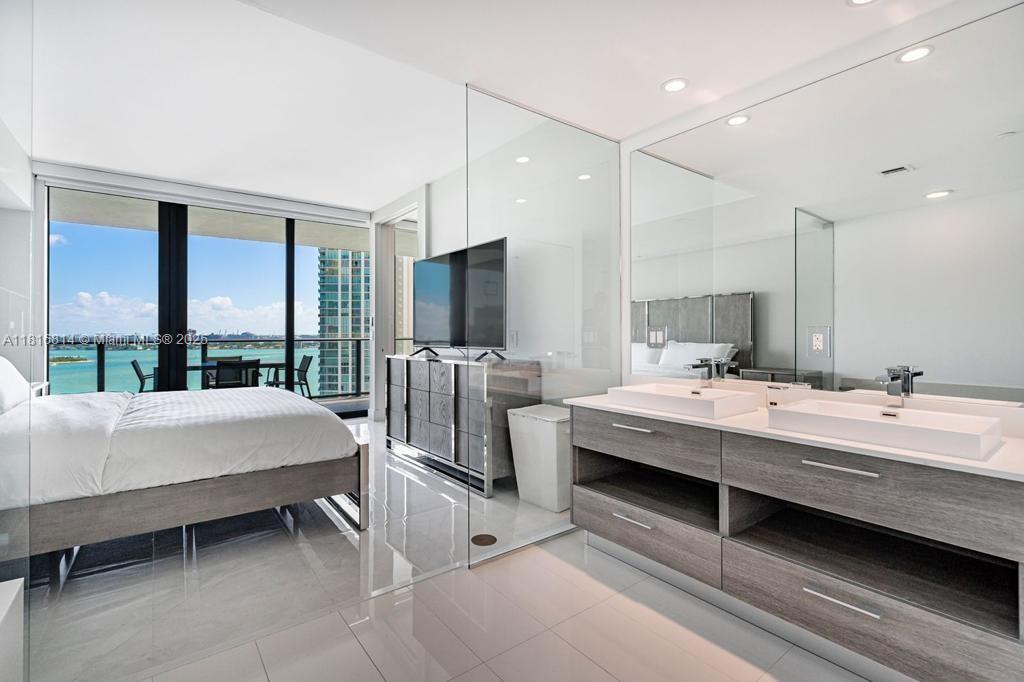 650 NE 32nd St # 2005, Miami Unit: 2005