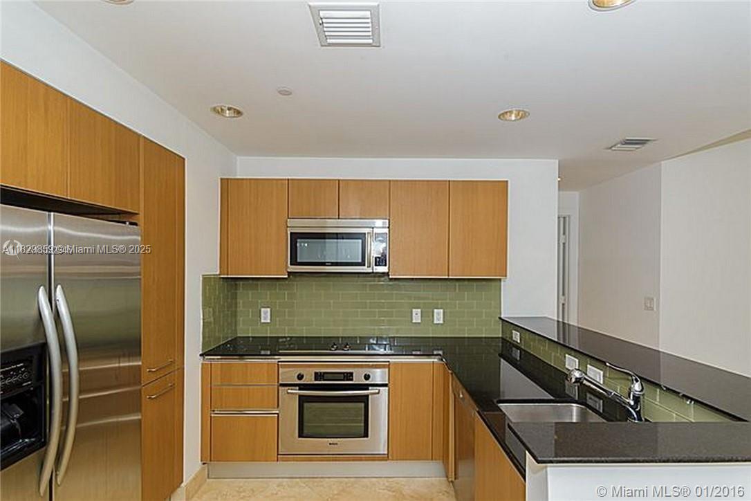 1060 BRICKELL AV # 2611