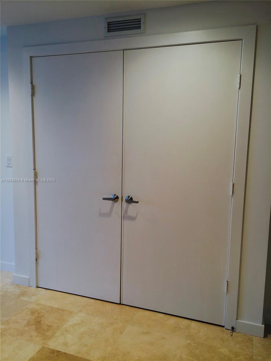 1060 BRICKELL AV # 2611