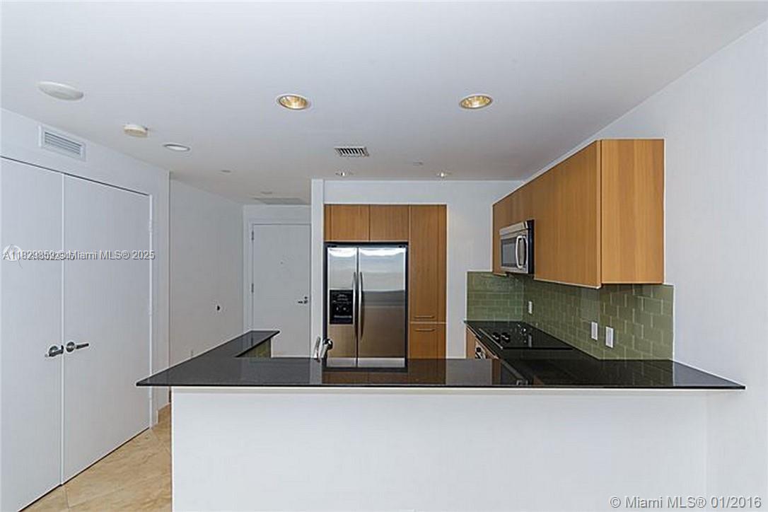 1060 BRICKELL AV # 2611