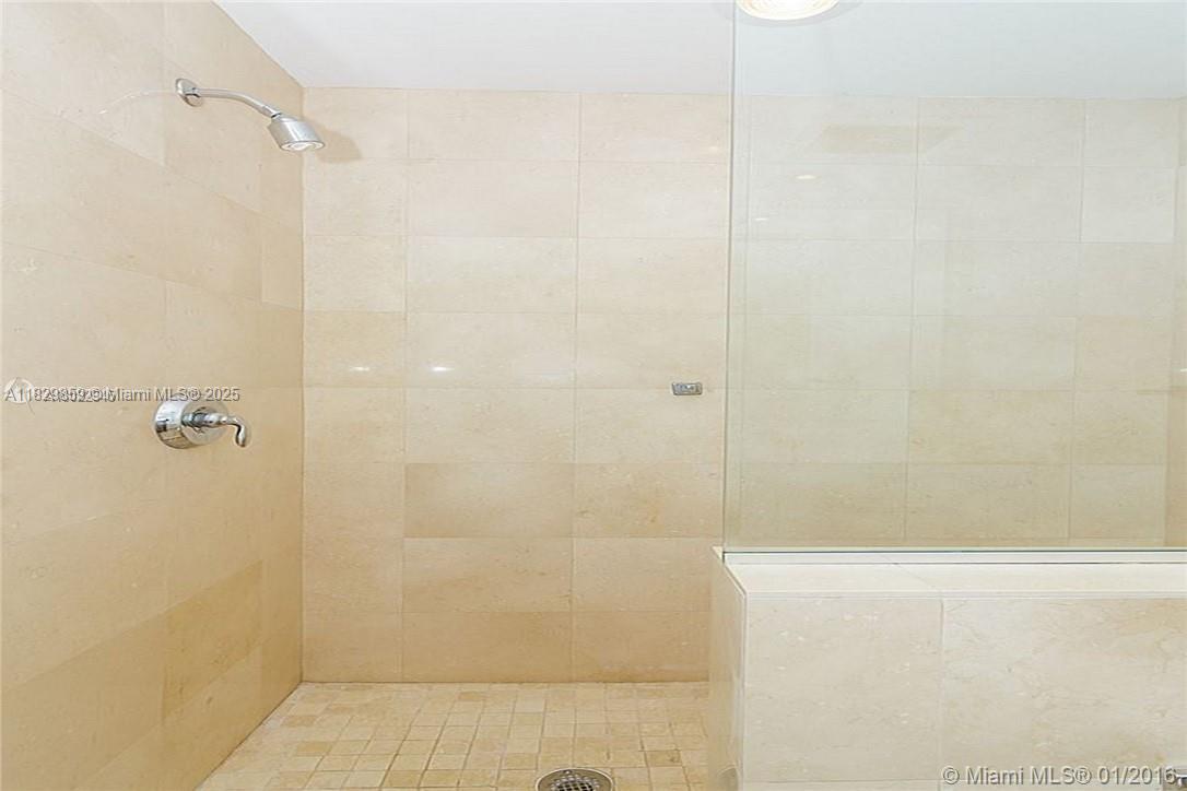 1060 BRICKELL AV # 2611