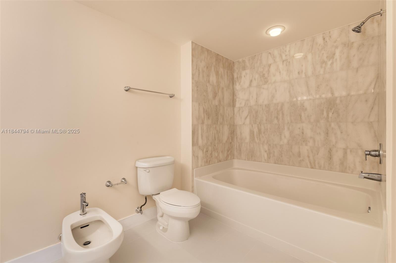 601 NE 36th St # 2304
