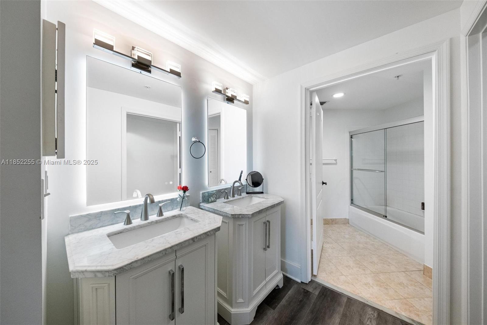 800 Uno Lago Dr # 301