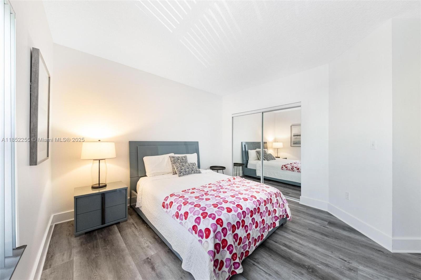 800 Uno Lago Dr # 301