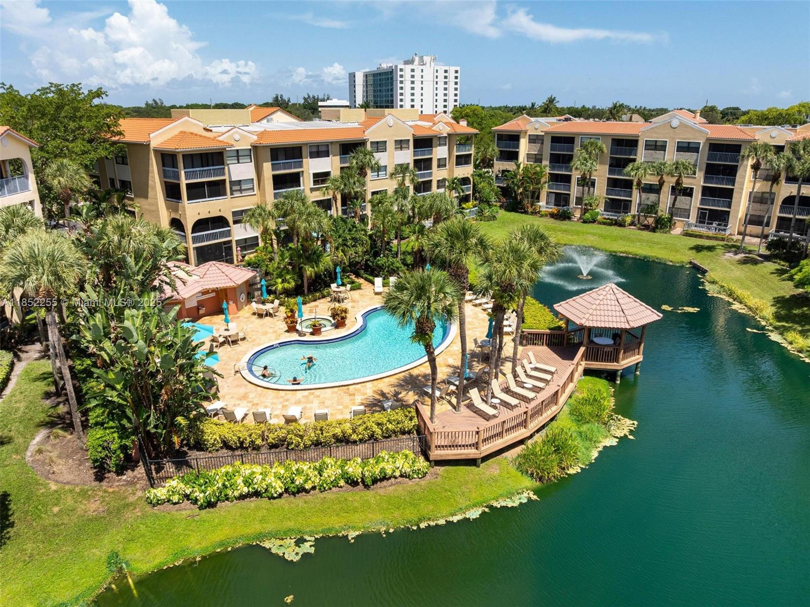 800 Uno Lago Dr # 301