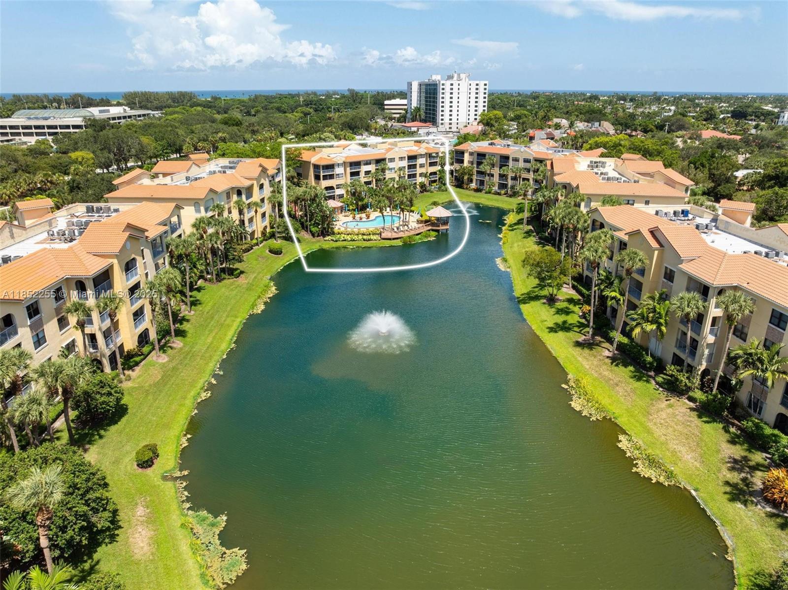 800 Uno Lago Dr # 301