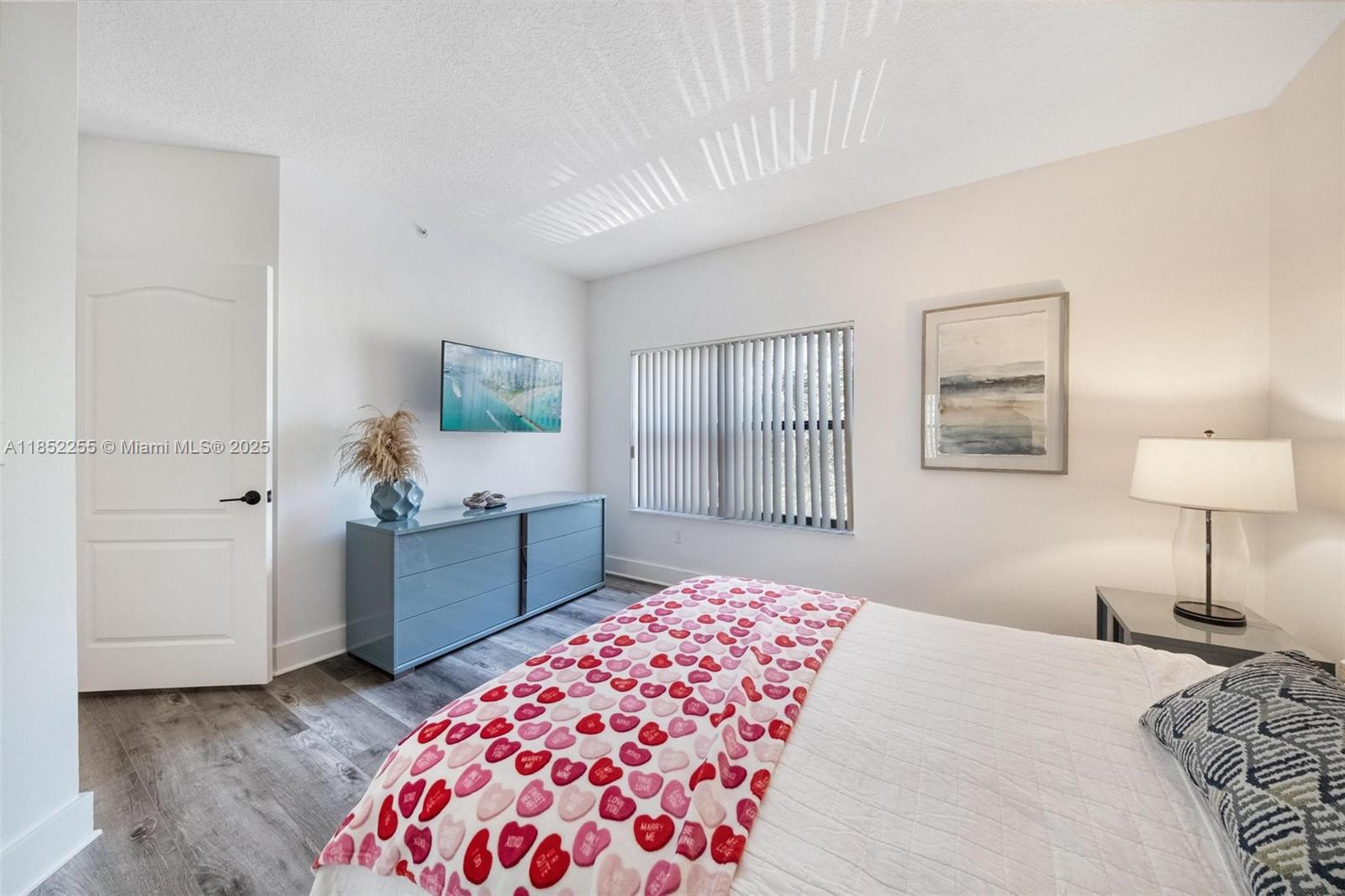 800 Uno Lago Dr # 301
