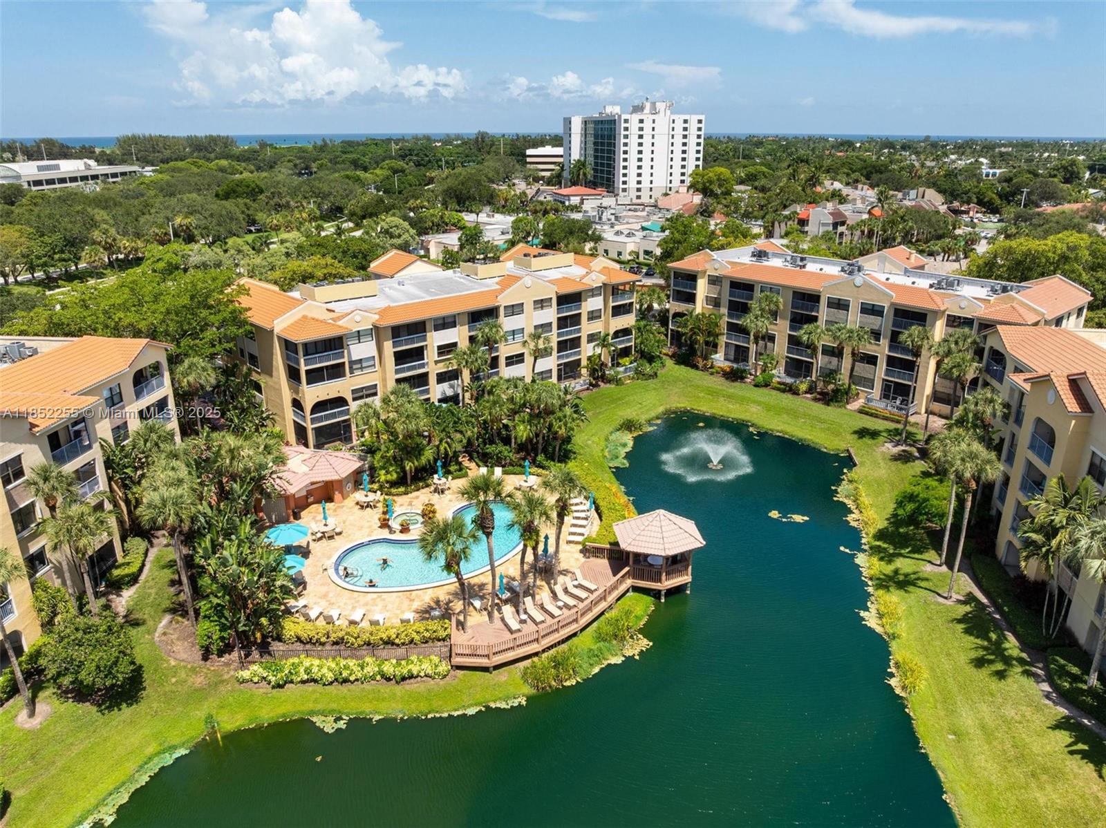 800 Uno Lago Dr # 301