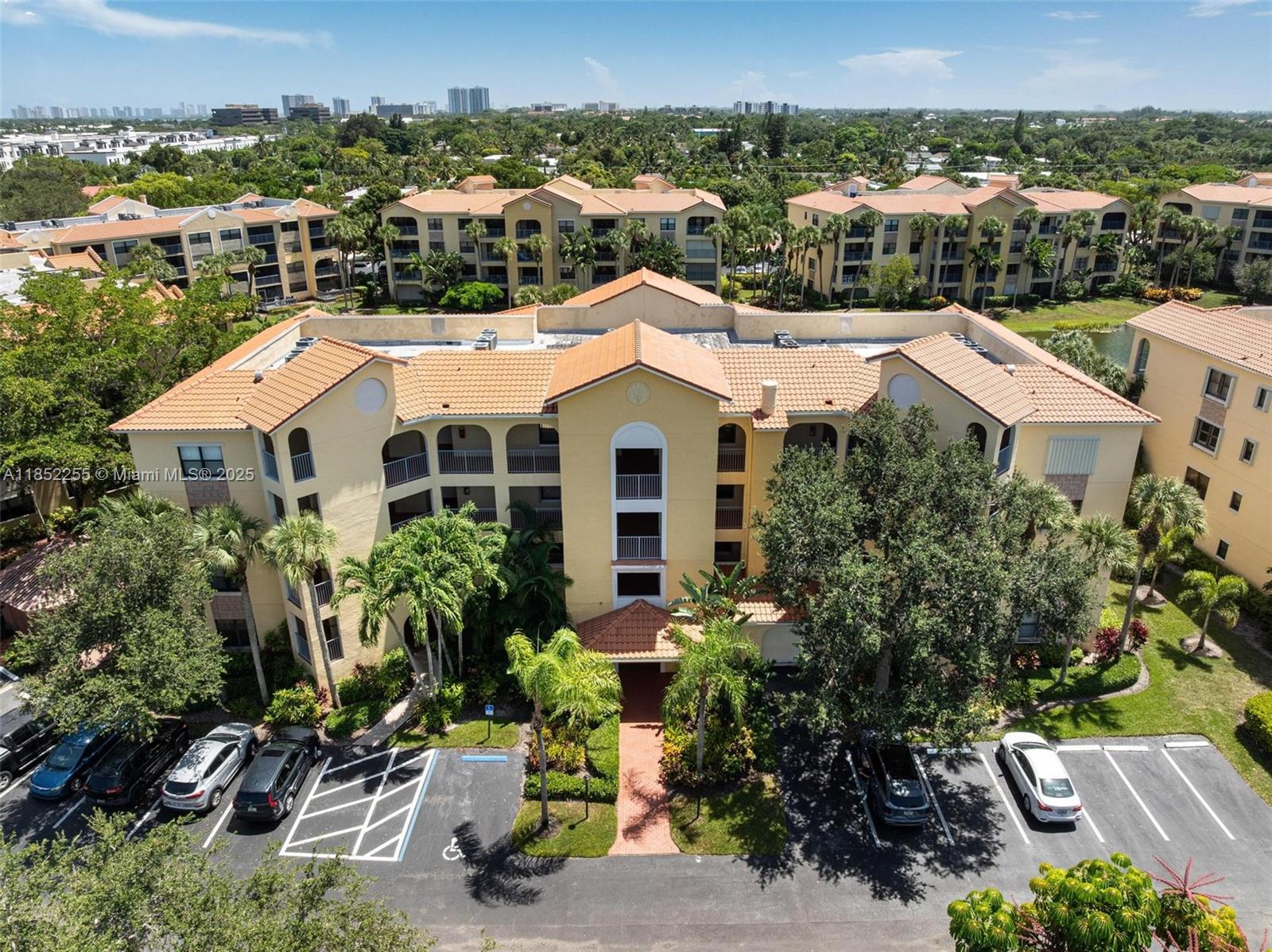 800 Uno Lago Dr # 301