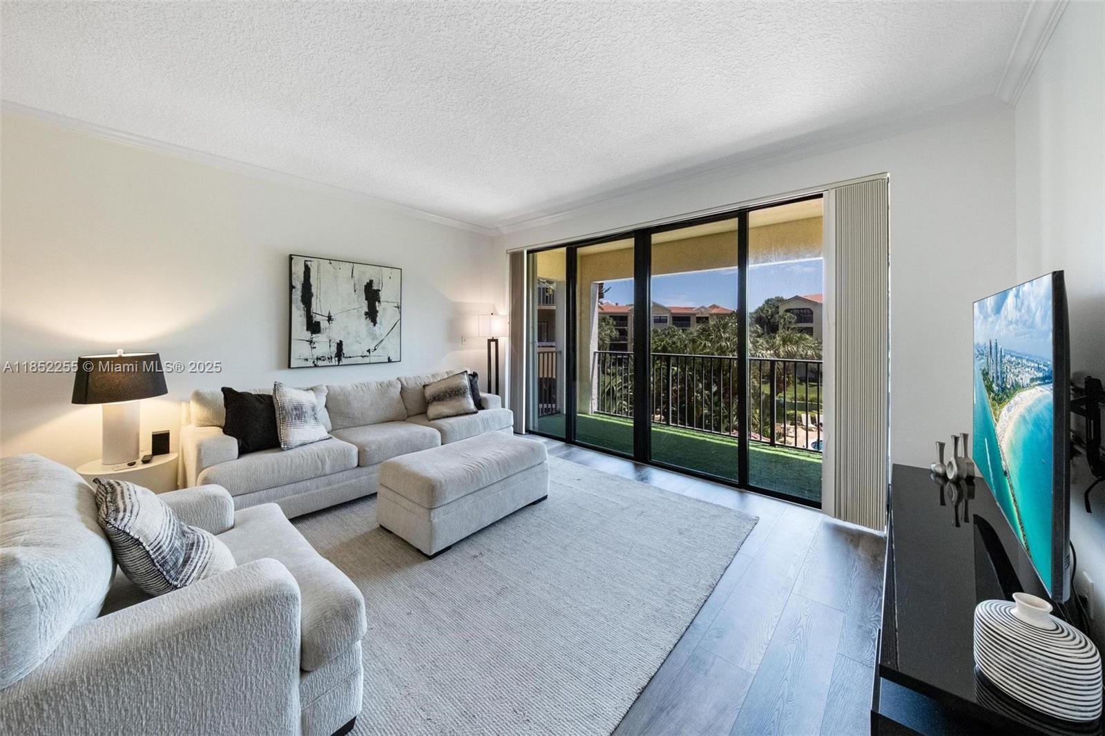 800 Uno Lago Dr # 301