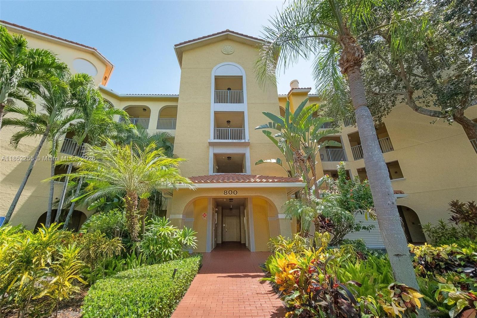 800 Uno Lago Dr # 301