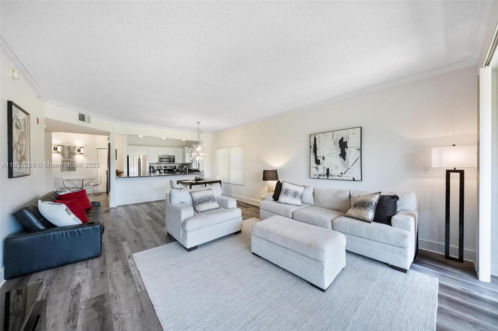 800 Uno Lago Dr # 301