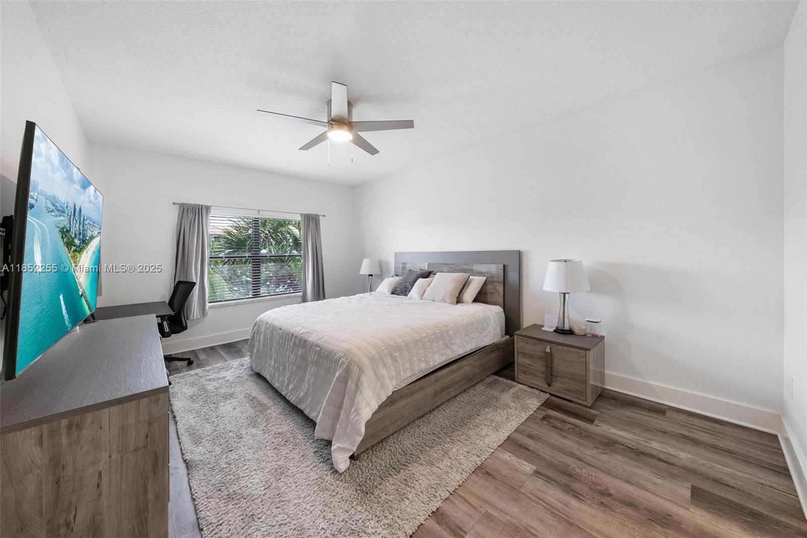 800 Uno Lago Dr # 301