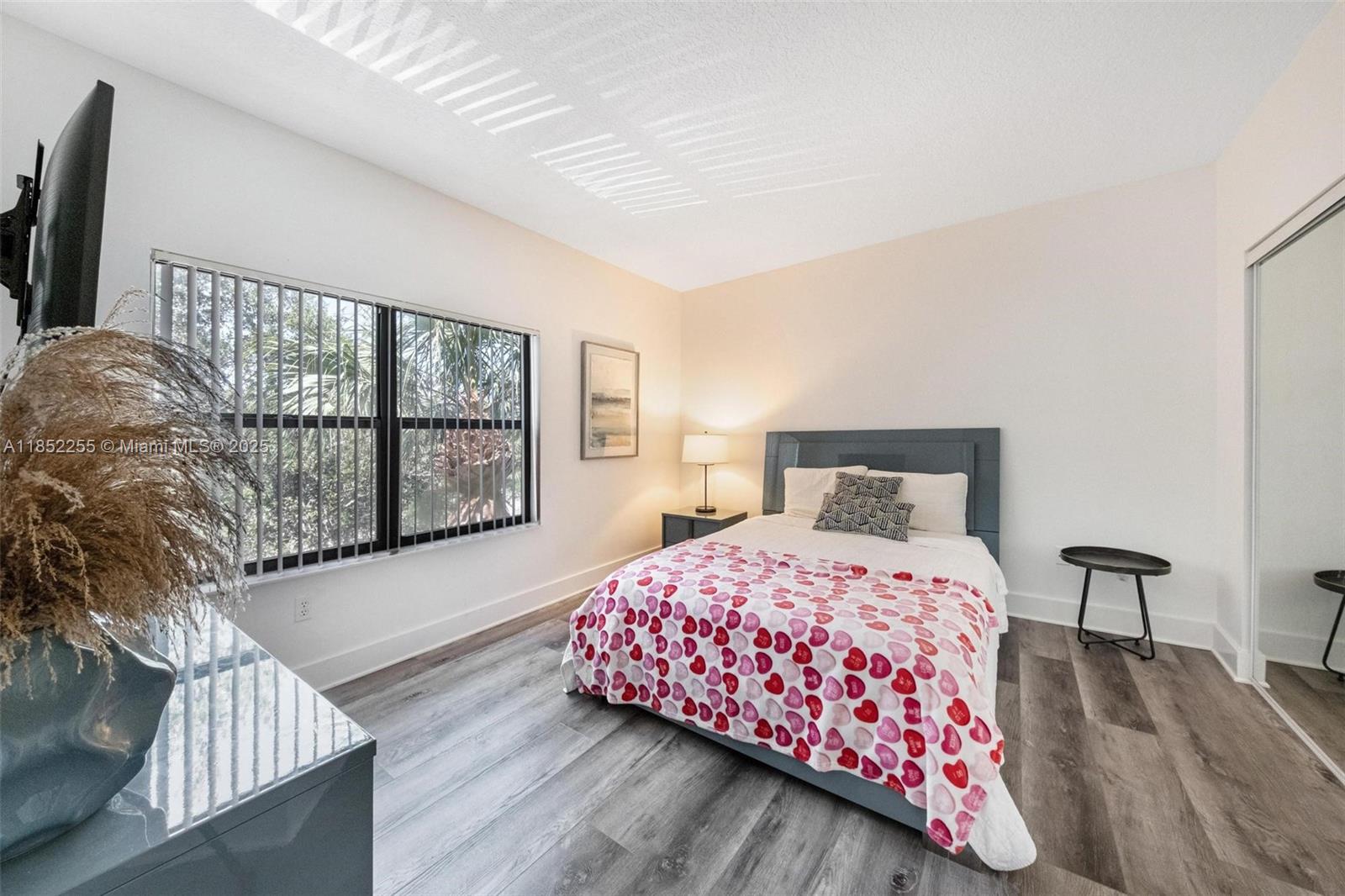 800 Uno Lago Dr # 301