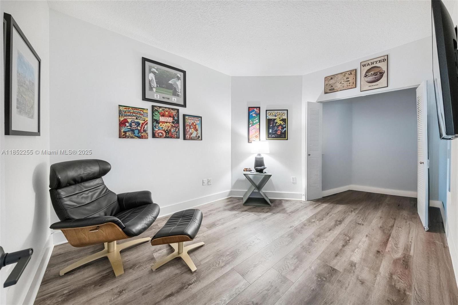800 Uno Lago Dr # 301