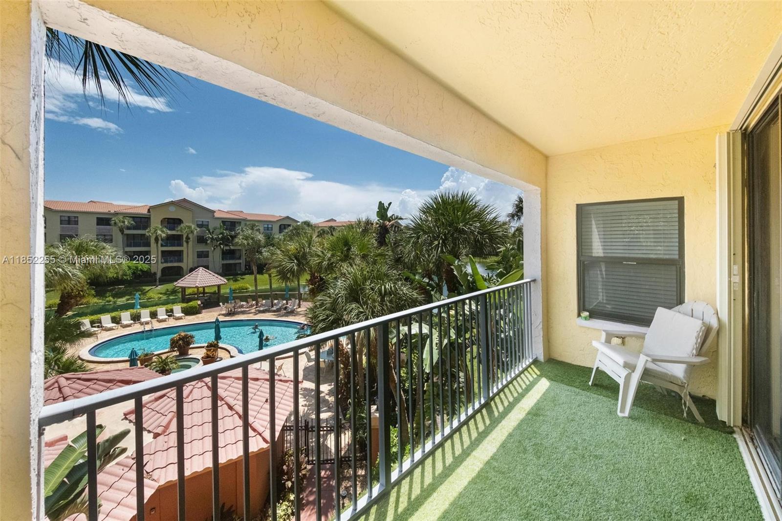 800 Uno Lago Dr # 301