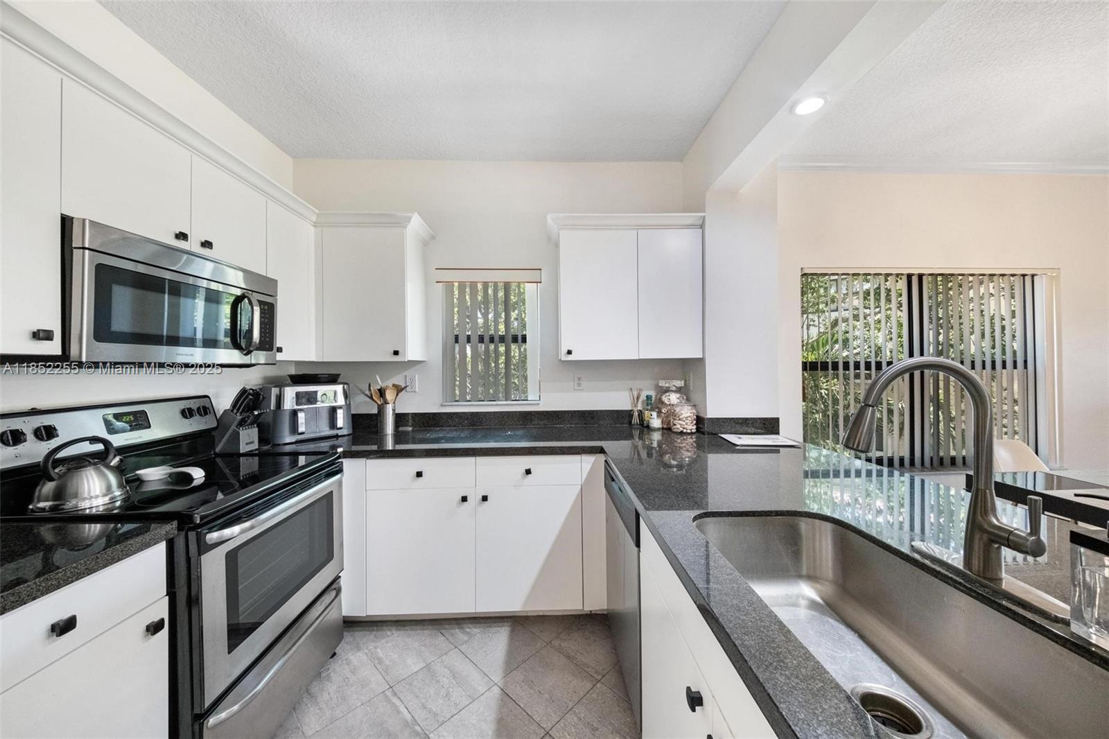 800 Uno Lago Dr # 301