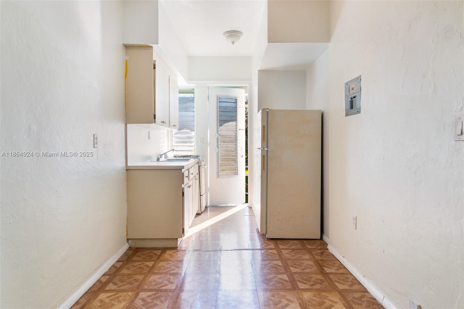 835 Alton Rd # 2