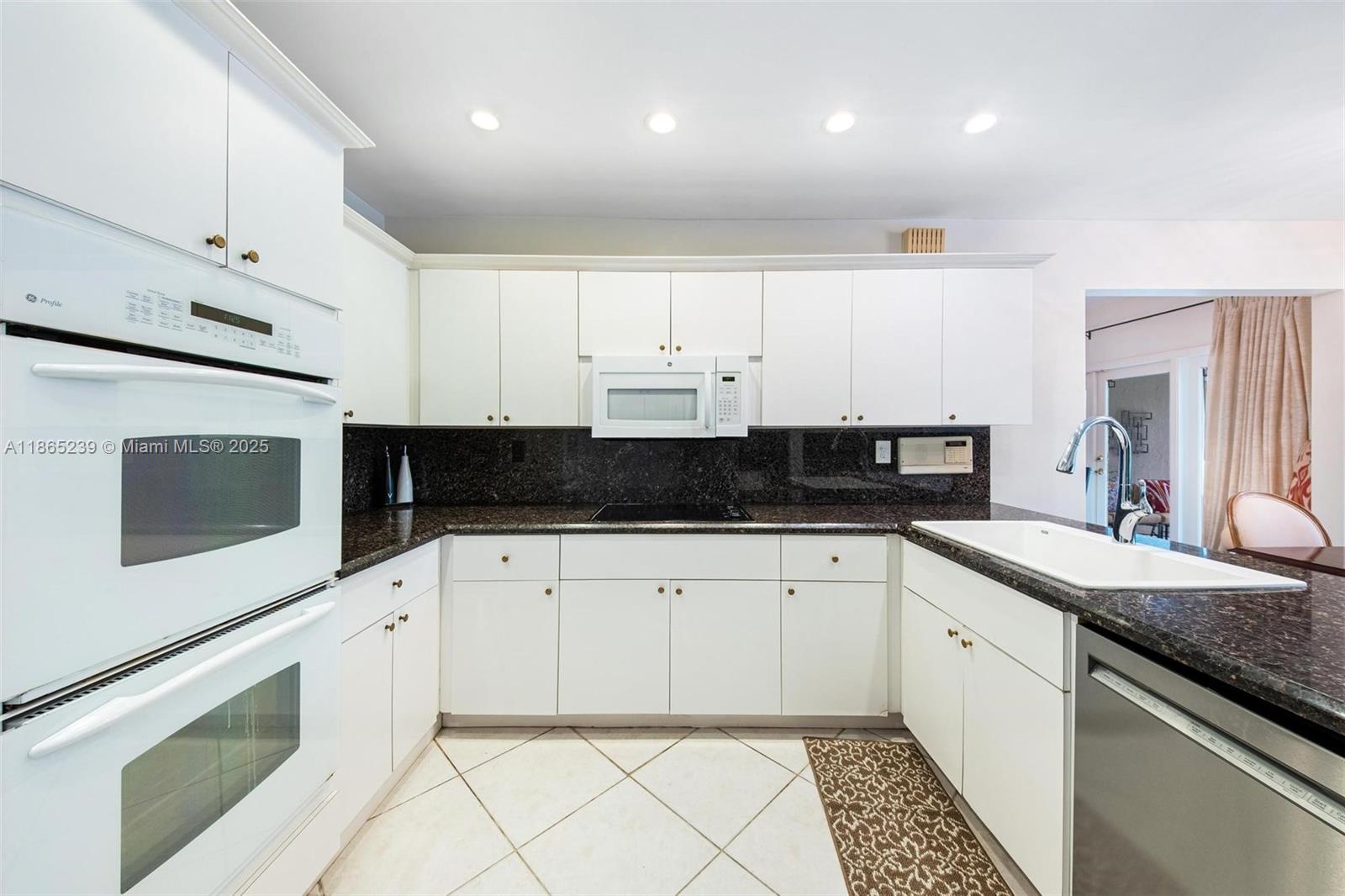 2362 NE 212th Ter