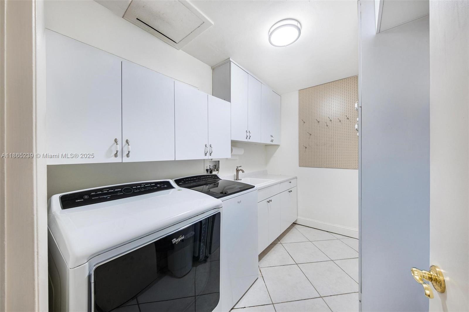 2362 NE 212th Ter