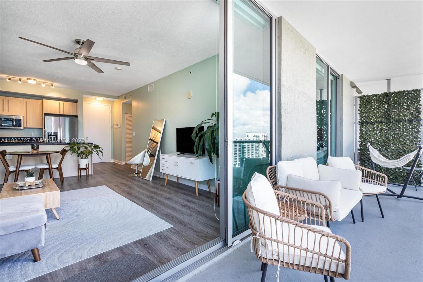 1111 SW 1st Ave Unit: 2721-N