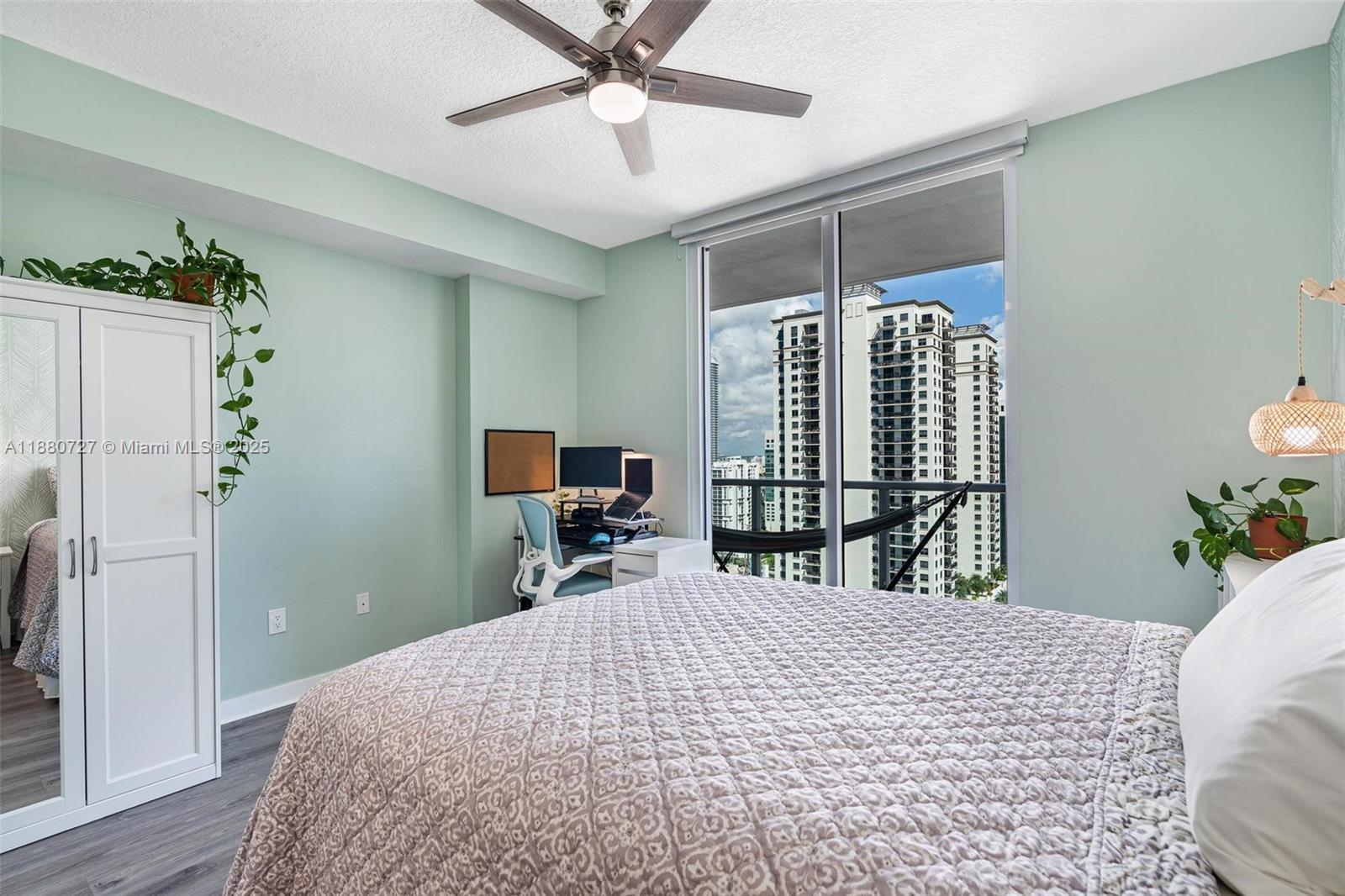 1111 SW 1st Ave Unit: 2721-N