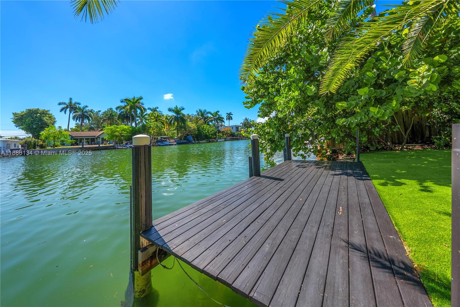 410 S Shore Dr