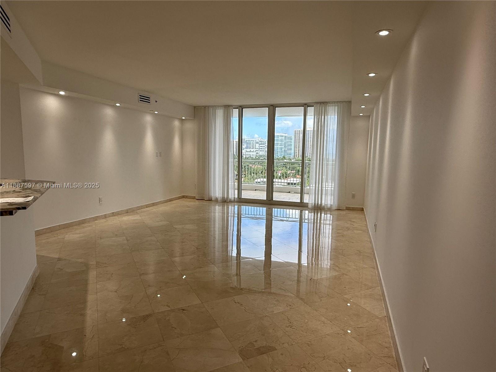 9751 E Bay Harbor Dr # 9C