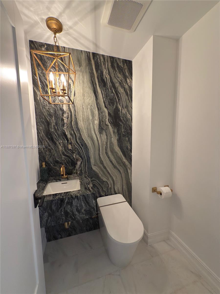 9751 E Bay Harbor Dr # 9C